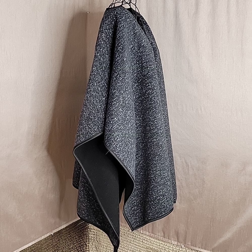 IKE BEHAR Gray Marled Cape One Size - Picture 3 of 5